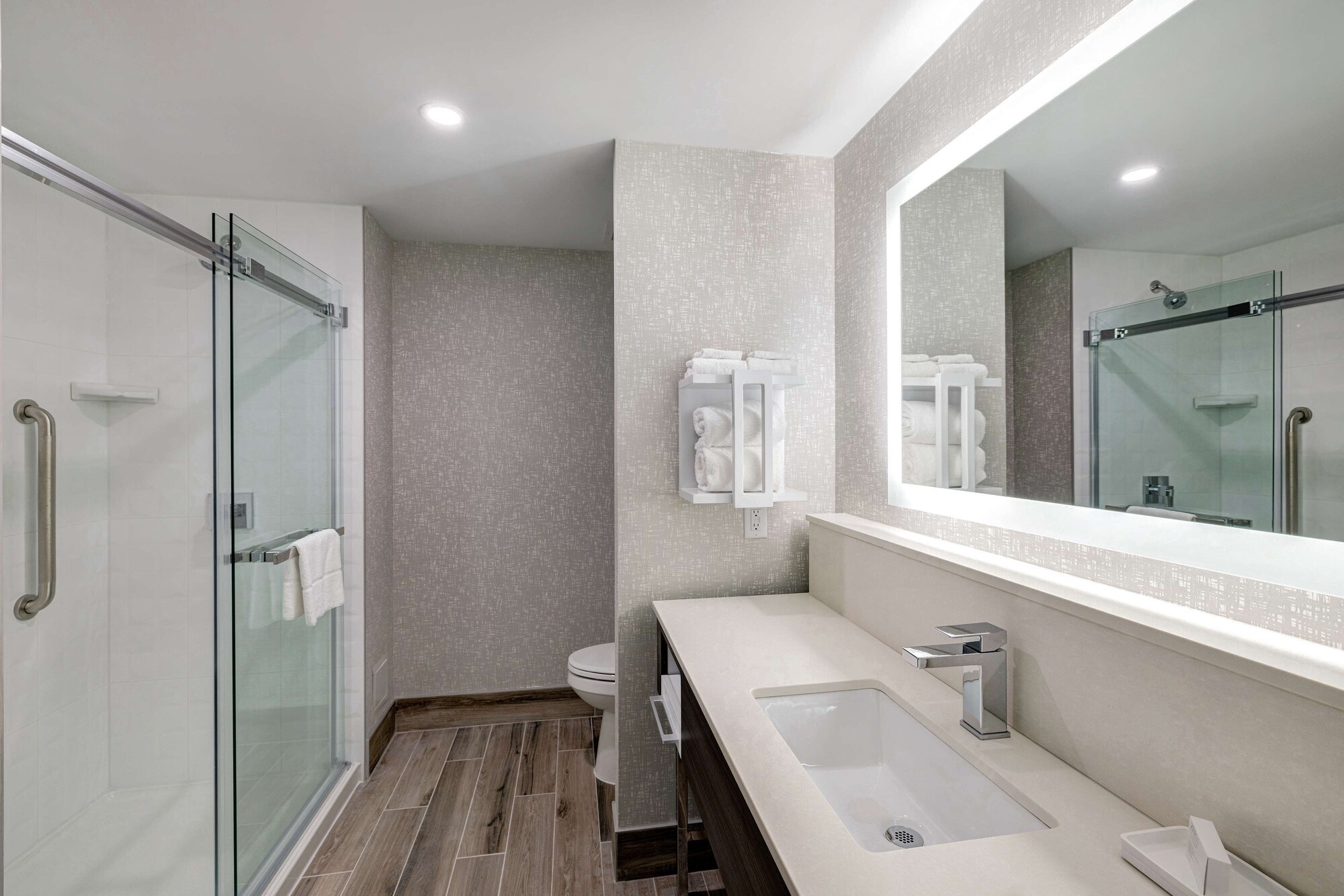 hampton inn and suites by hilton burlington toronto