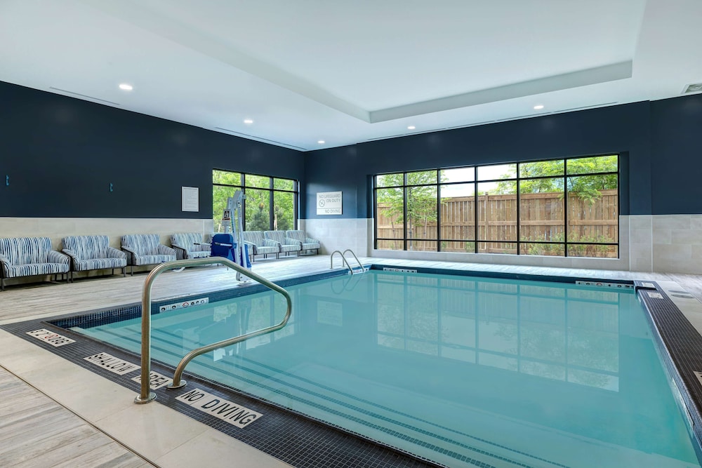 hampton inn and suites by hilton burlington toronto