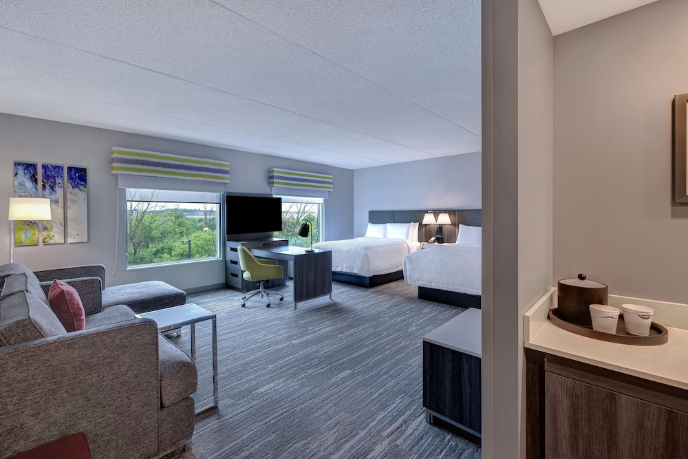 hampton inn and suites by hilton burlington toronto