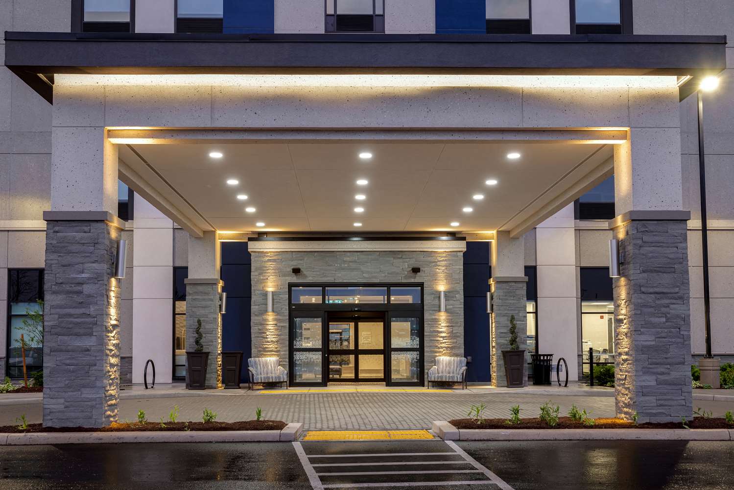 hampton inn and suites by hilton burlington toronto