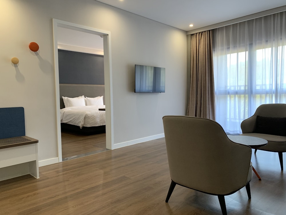 holiday inn express nanjing happy valley an ihg hotel