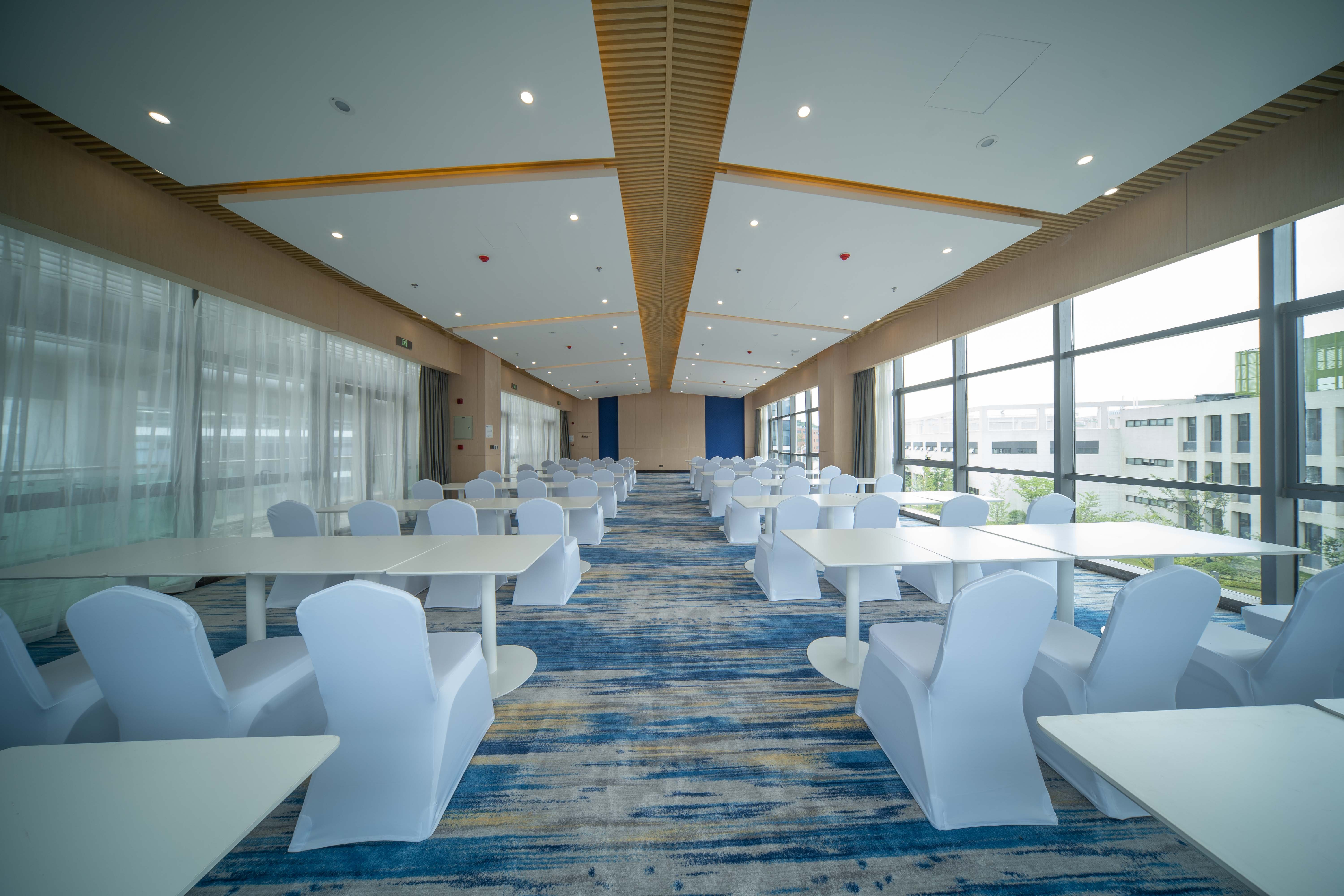 holiday inn express nanjing happy valley an ihg hotel