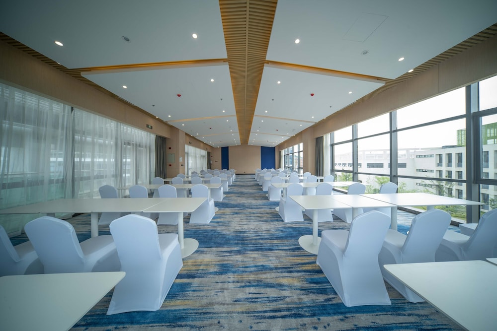 holiday inn express nanjing happy valley an ihg hotel