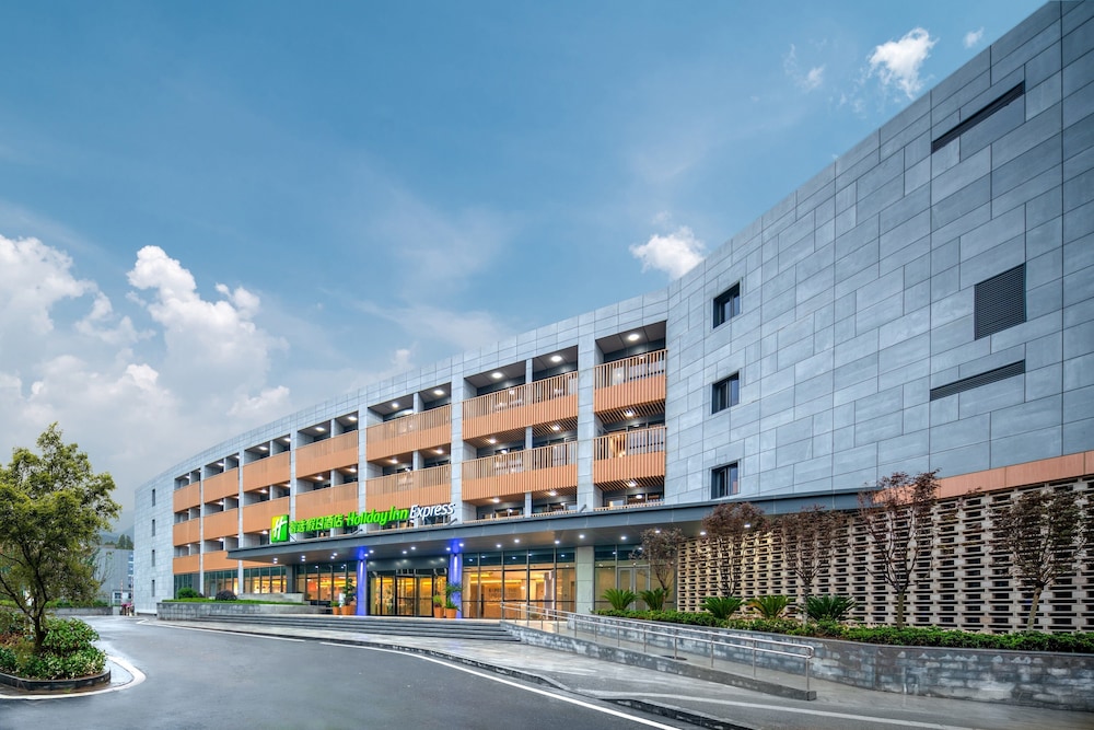 holiday inn express nanjing happy valley an ihg hotel