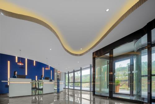 holiday inn express nanjing happy valley an ihg hotel
