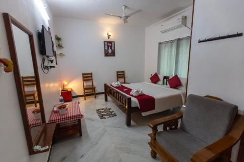 Sunflower Villa,Muvendhar Street Periyar Nagar, Nellitope, Opposite To New Bus Stand, Mullai Nagar, Orleanpet, Puducherry 605005,3 star