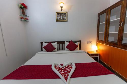 Sunflower Villa,Muvendhar Street Periyar Nagar, Nellitope, Opposite To New Bus Stand, Mullai Nagar, Orleanpet, Puducherry 605005,3 star