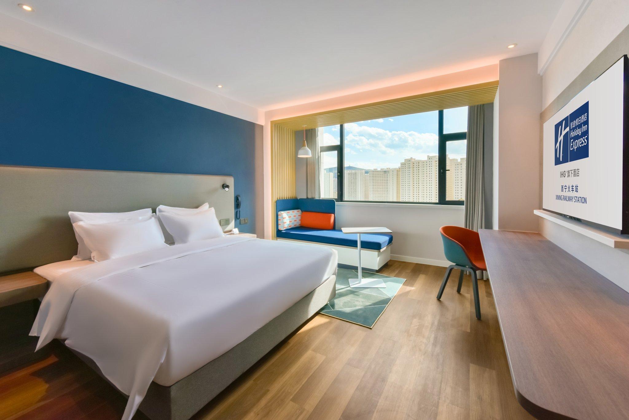 holiday inn express xining railway station