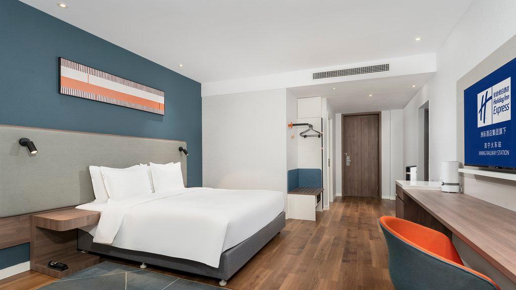 holiday inn express xining railway station