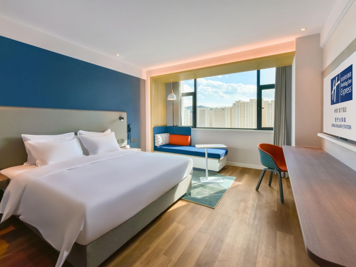 holiday inn express xining railway station