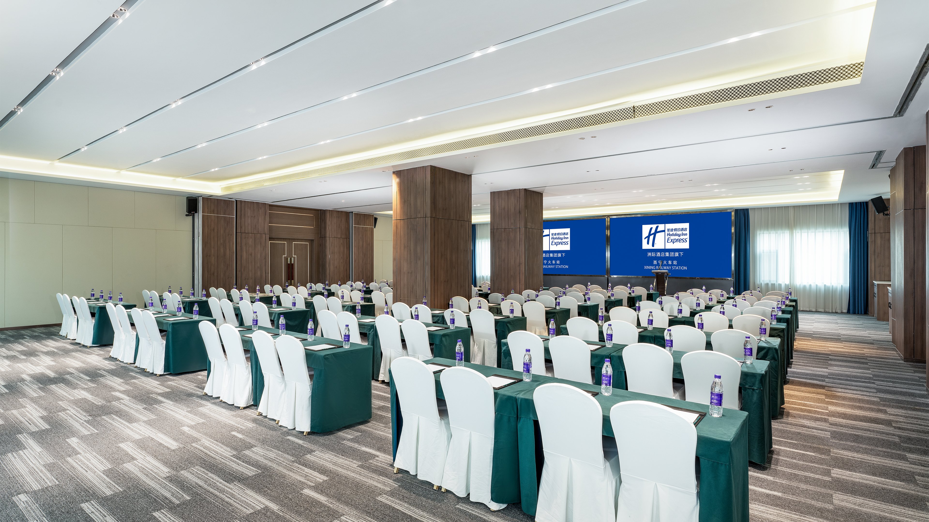 holiday inn express xining railway station