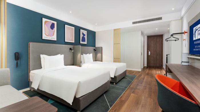 holiday inn express xining railway station