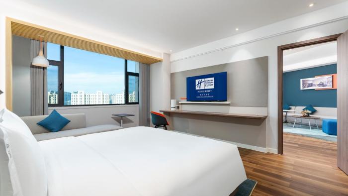 holiday inn express xining railway station