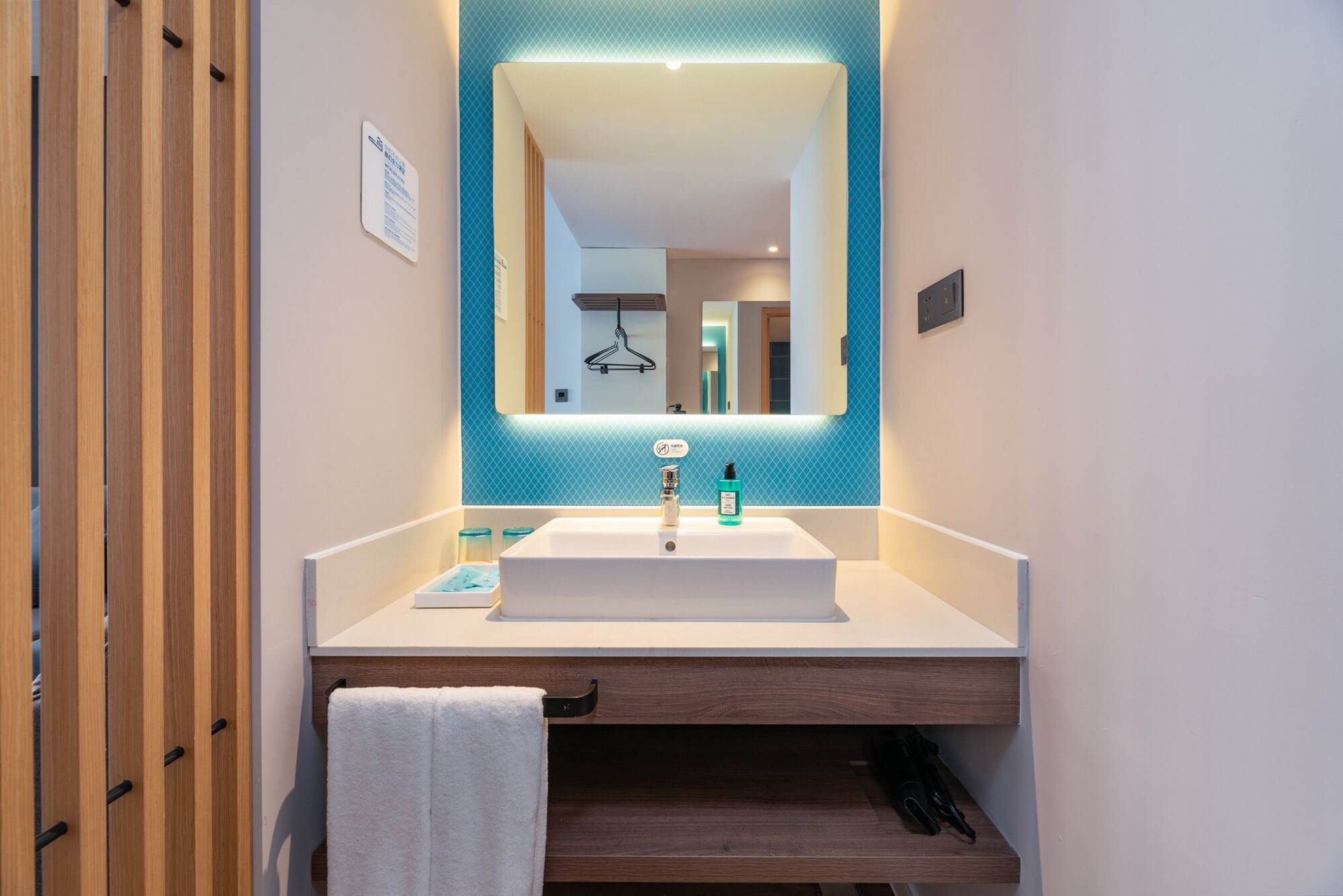 holiday inn express dongyang hengdian an ihg hotel