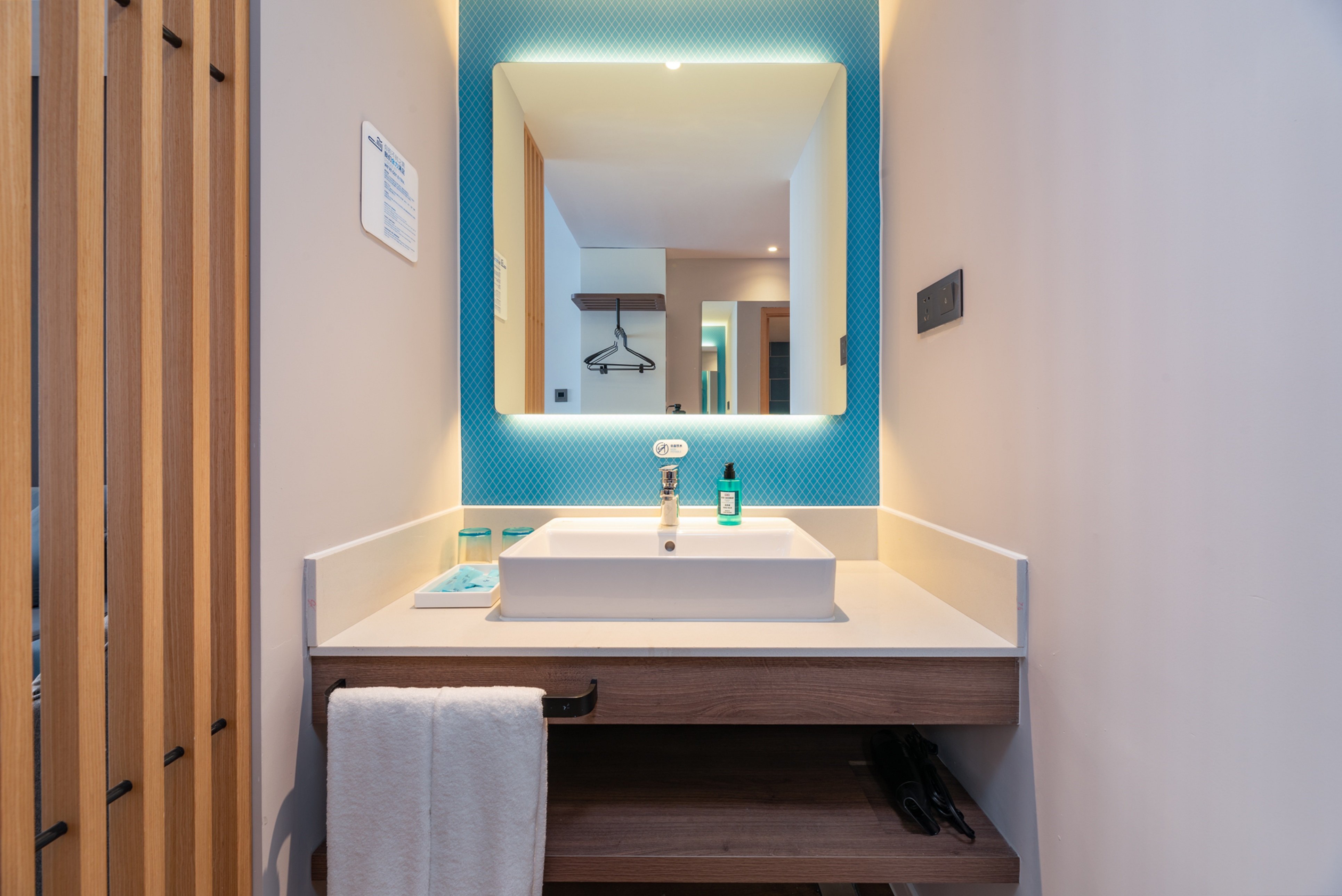 holiday inn express dongyang hengdian an ihg hotel