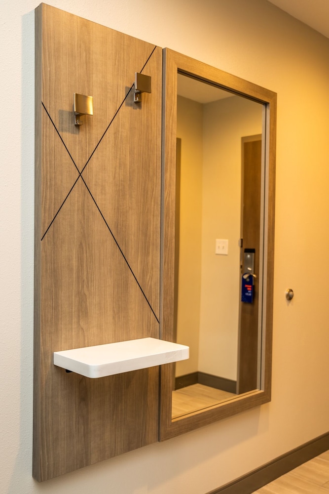 holiday inn express and suites charlottesville an ihg hotel