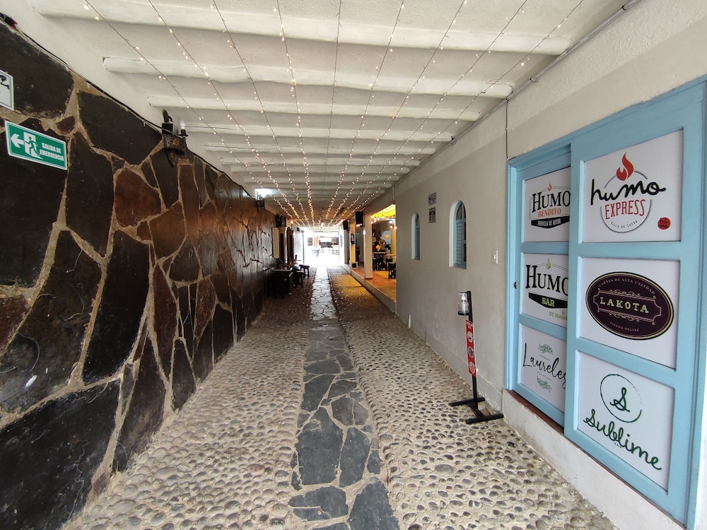 hotel laureles de la villa