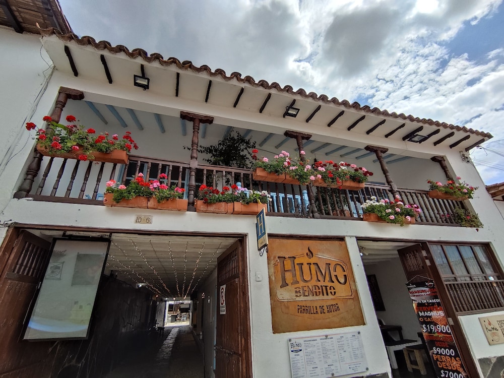 hotel laureles de la villa