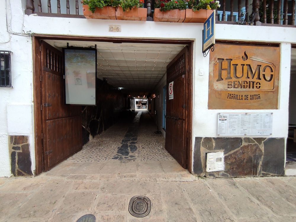 hotel laureles de la villa