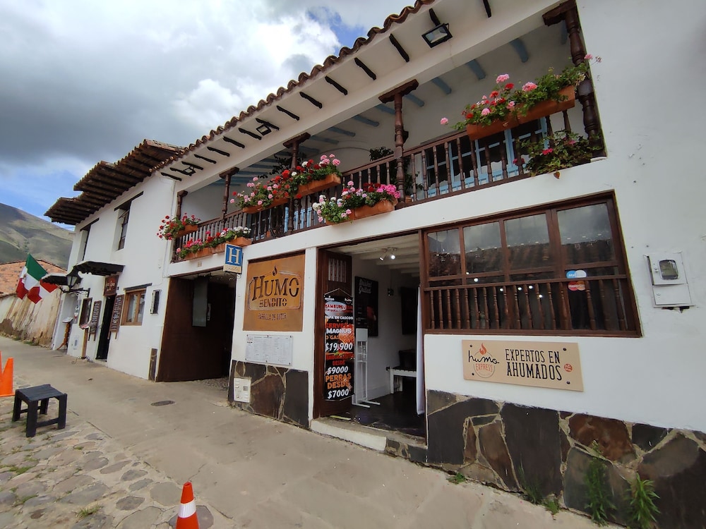 hotel laureles de la villa