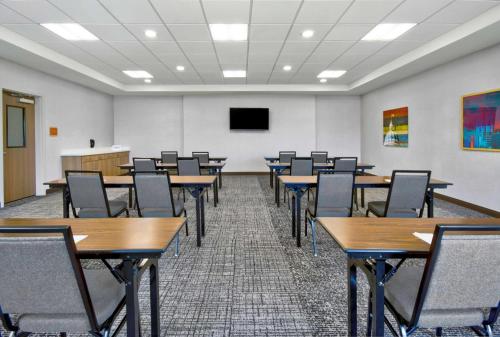 home2 suites by hilton whitestown indianapolis nw