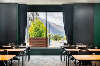 holiday inn queenstown remarkables park an ihg hotel