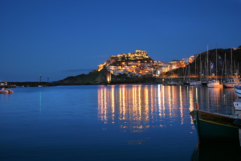 the square castelsardo