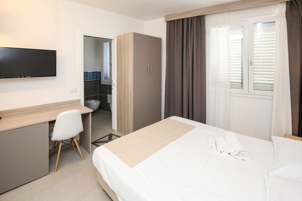 the square castelsardo