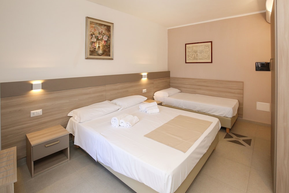 the square castelsardo