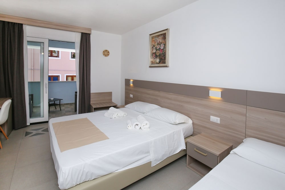 the square castelsardo