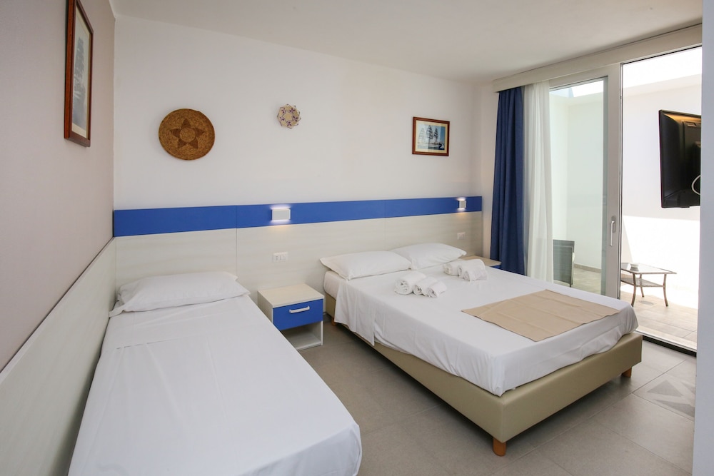 the square castelsardo