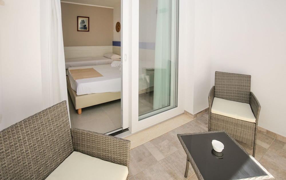 the square castelsardo