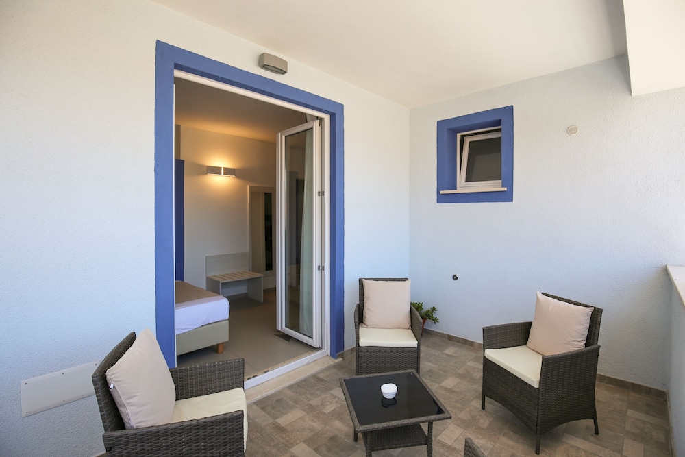 the square castelsardo