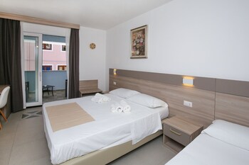 the square castelsardo