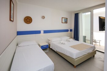 the square castelsardo