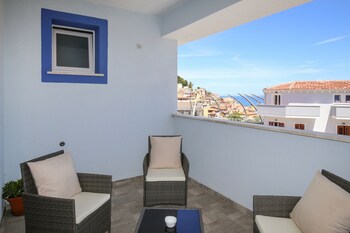 the square castelsardo