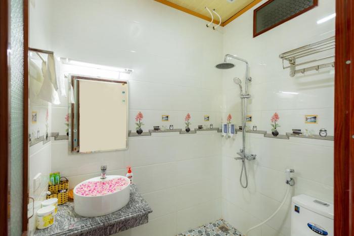 tam coc lotus flower homestay