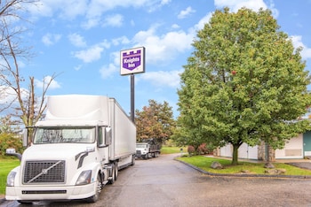 Knights Inn Canton,Canton>>Akron,2 star