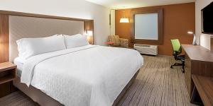holiday inn express and suites lumberton an ihg hotel