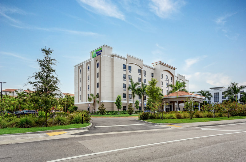 holiday inn express and suites miramar an ihg hotel
