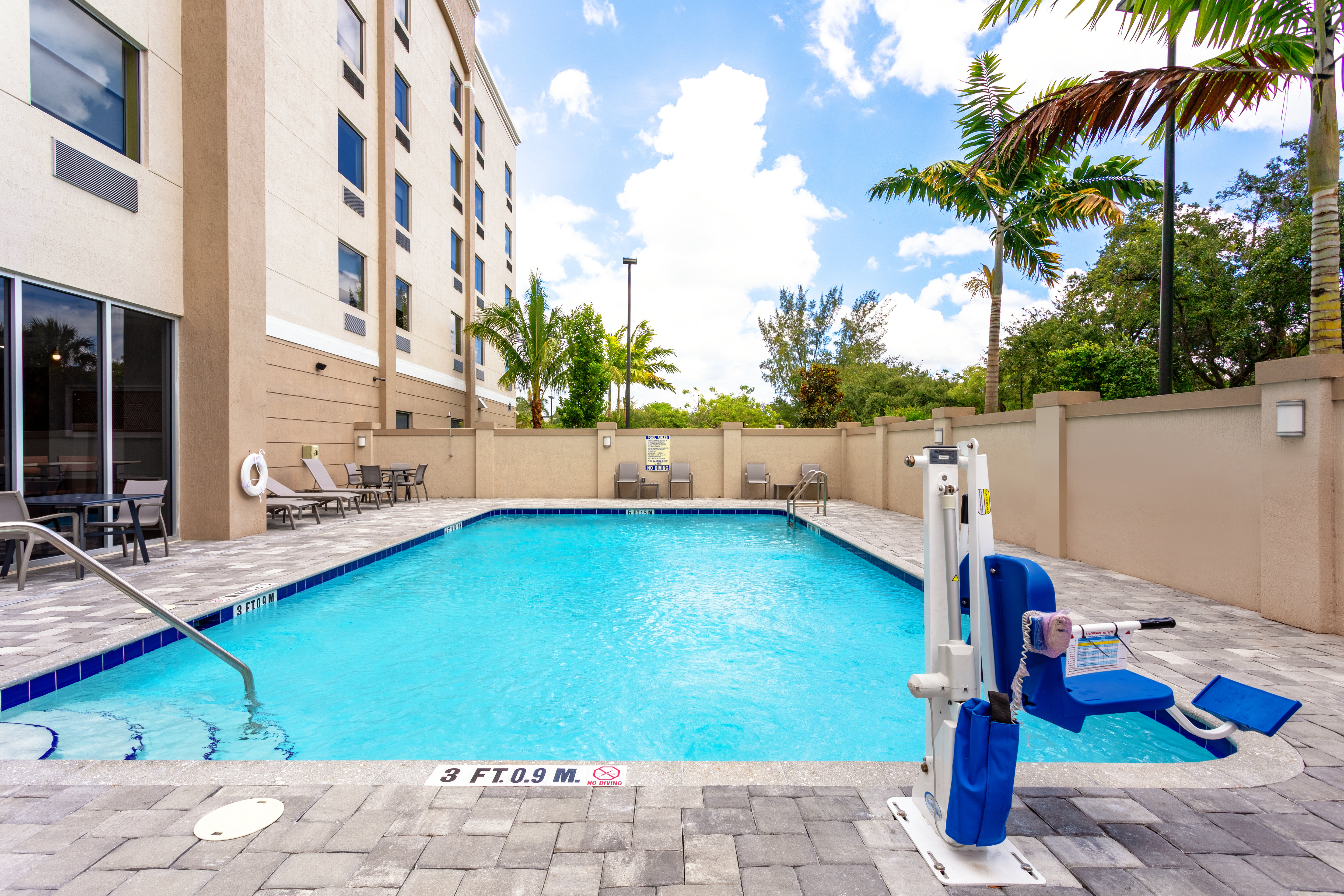 holiday inn express and suites miramar an ihg hotel