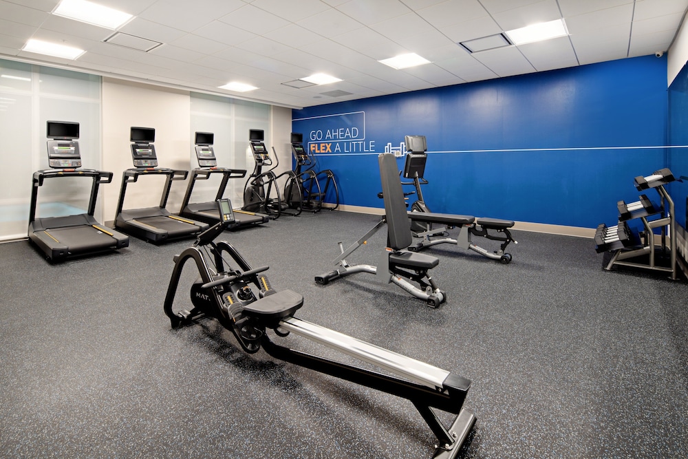 holiday inn express and suites palm desert millennium