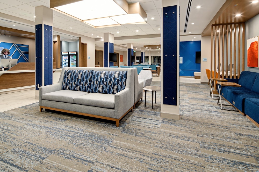 holiday inn express and suites palm desert millennium
