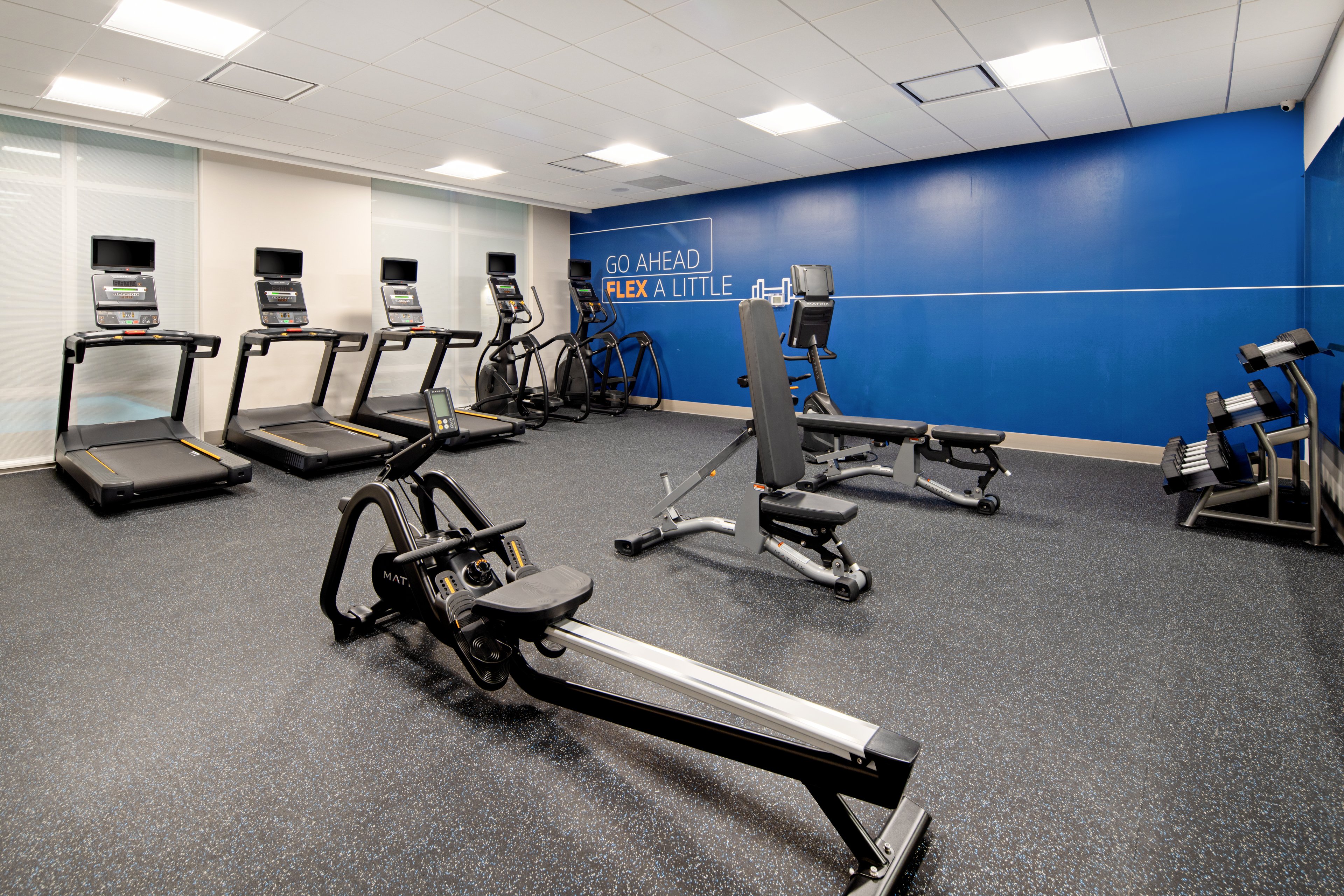 holiday inn express and suites palm desert millennium