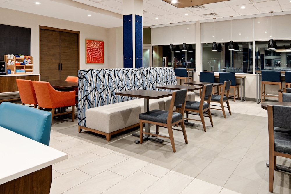 holiday inn express and suites palm desert millennium
