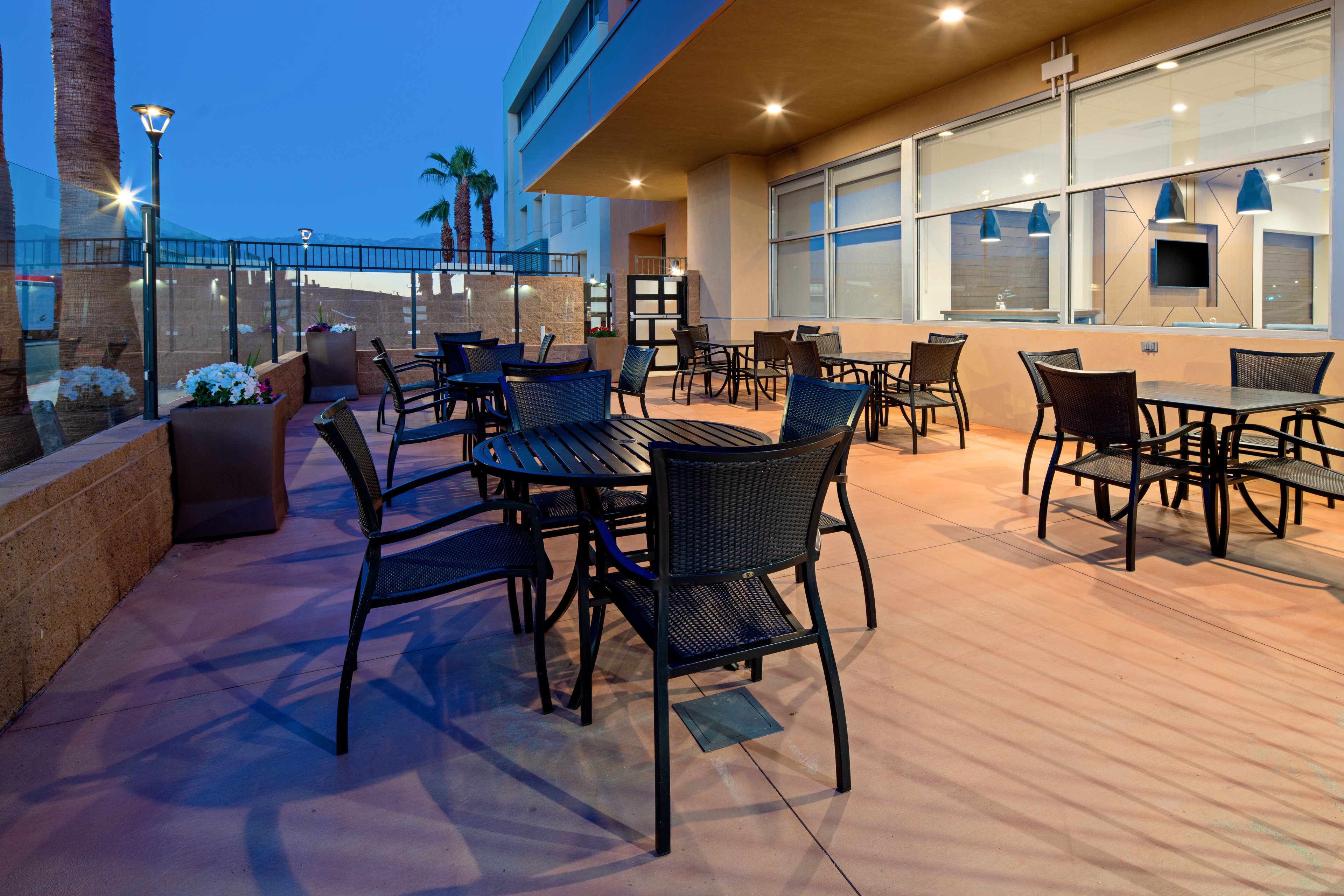 holiday inn express and suites palm desert millennium