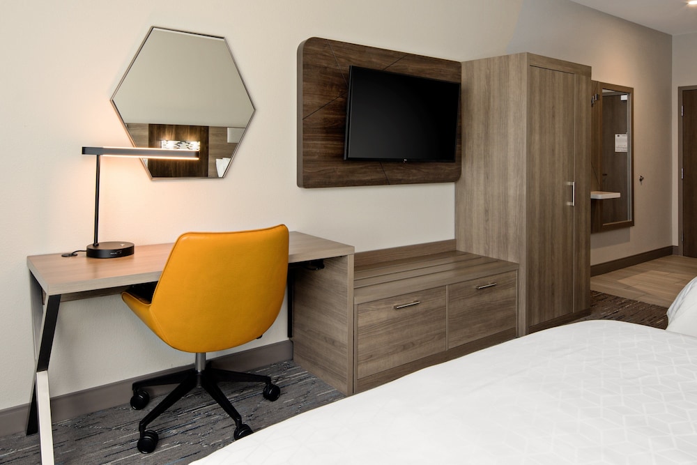 holiday inn express and suites palm desert millennium