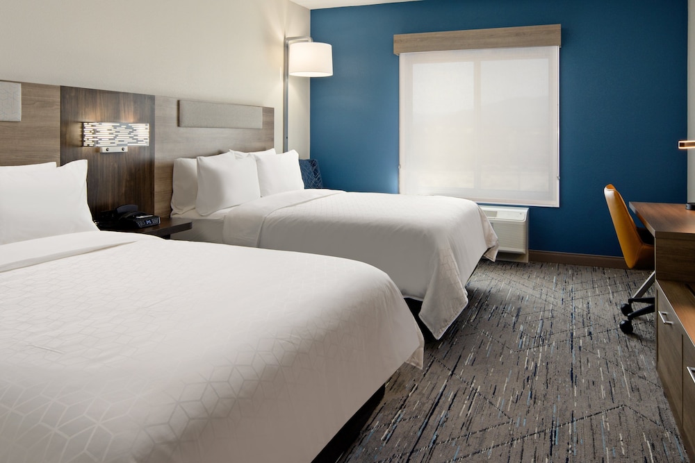 holiday inn express and suites palm desert millennium