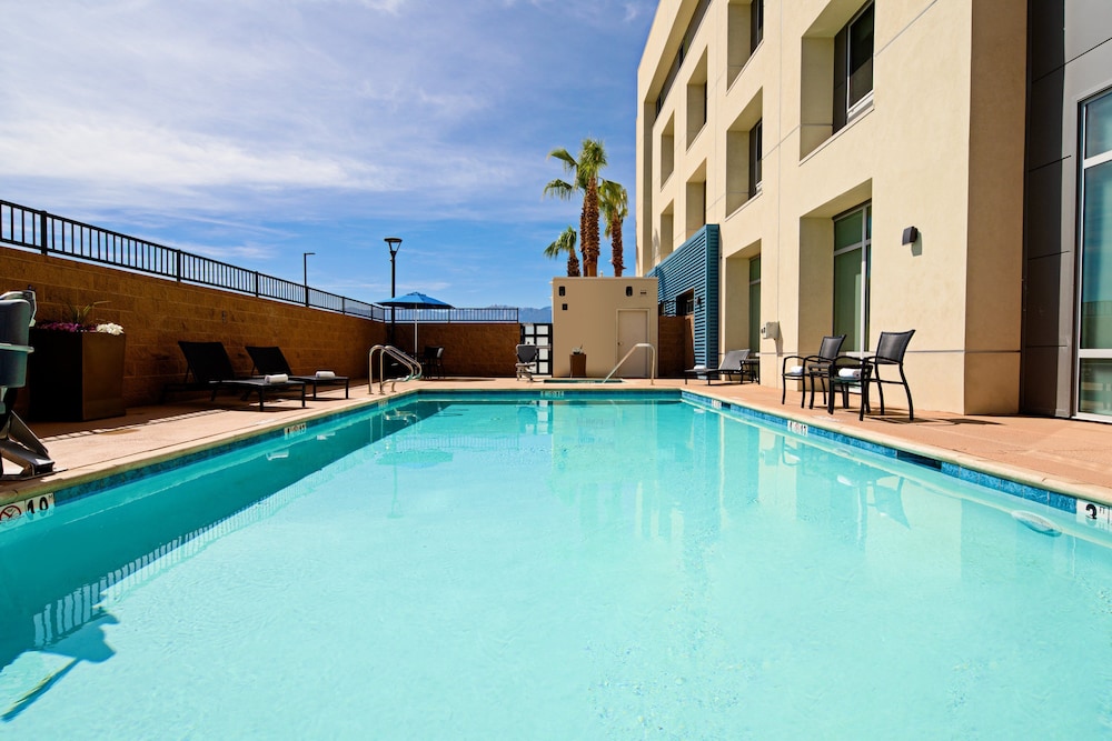 holiday inn express and suites palm desert millennium