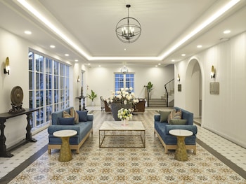 golden boutique hotel mang den